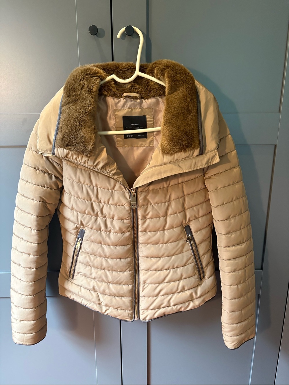 Zara Beige Quilted Puffer Jacket with Faux Fur Collar